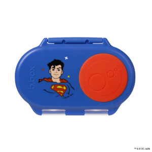 Superman by bbox snackbox na białym tle